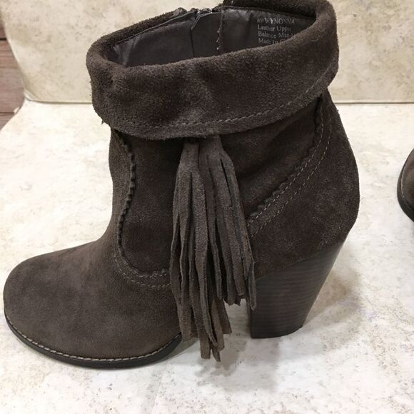 SBICCA WYNONNA SUEDE LEATHER‎ ANKLE BOOTS WITH FRINGE IN BROWN - Picture 6 of 9